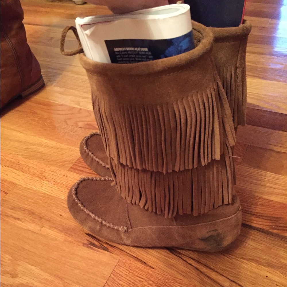 Minnetonka moccasin boots